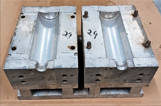 Unknown Brand Unknown Model 12 oz Round Bottle Blow Mold - Image 2