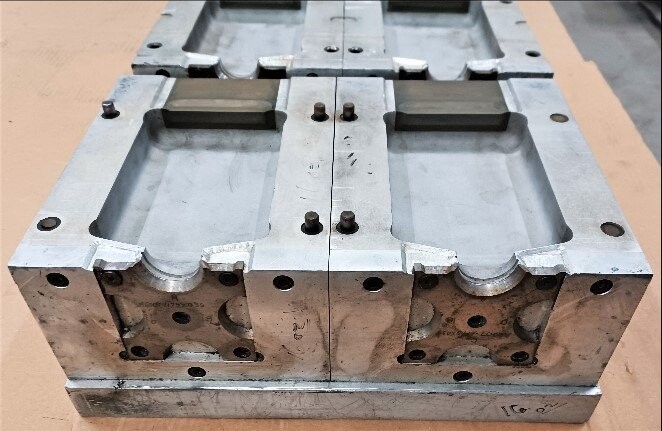 Unknown Brand Unknown Model 16 oz Flask Bottle Blow Mold - Image 2