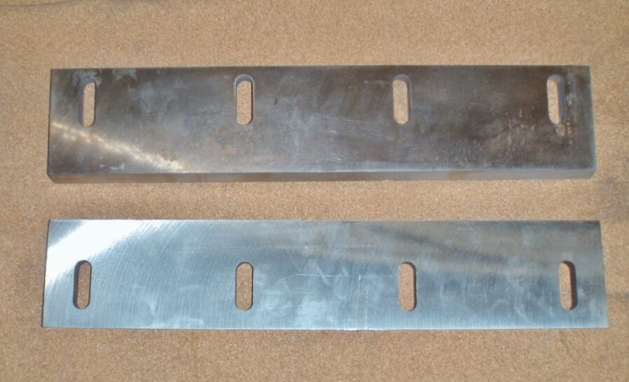 Unknown Brand Unknown Model 18 1/4 Inch Long Bed Knives