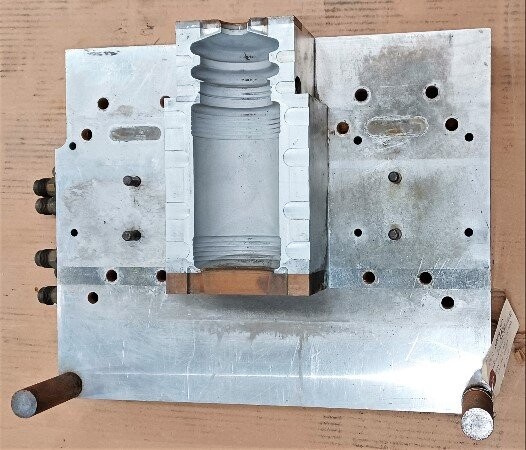 Schulze Tool Company Unknown Model 18 oz Ringed Cylinder Bottle Blow Mold