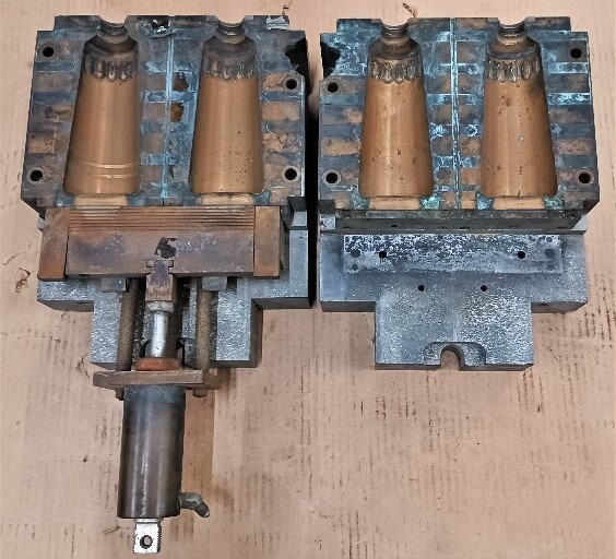 Unknown Brand B501 18 oz Turtle Wax Bottle Blow Mold