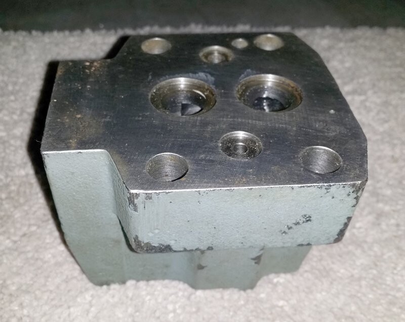 Unknown Brand Unknown Model 2 port Hydraulic Valve - Image 2