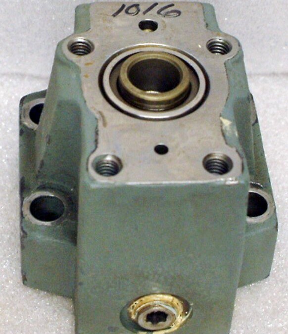 Unknown Brand Unknown Model 2 port Hydraulic Valve