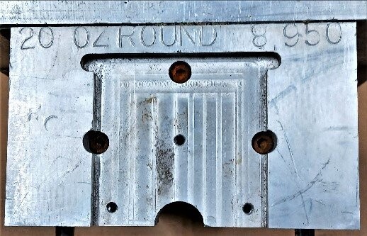 Unknown Brand 8950 20 oz Round Wine Bottle Blow Mold - Image 3