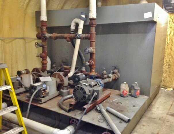 Unknown Brand Unknown Model 2000 Gallon Carbon Steel Water Tank with Pumps