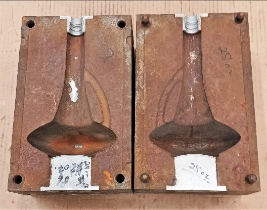 Unknown Brand Unknown Model 28 oz Genie Bottle Blow Mold