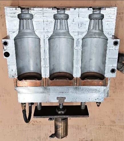 Unknown Brand Unknown Model 32 oz Decanter Cylinder Bottle Blow Mold - Image 2