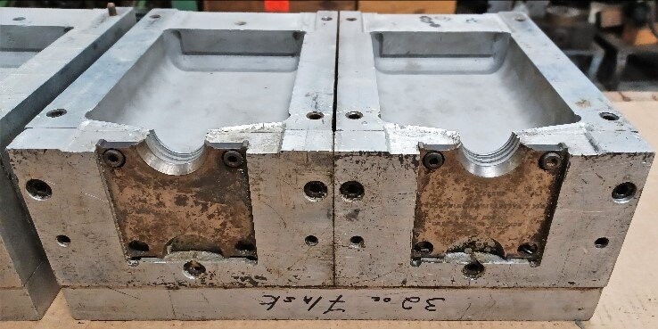 Unknown Brand Unknown Model 32 oz Flask Bottle Blow Mold - Image 2