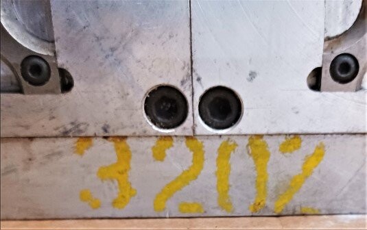 Unknown Brand Unknown Model 32 oz Rectangle Bottle Blow Mold - Image 2