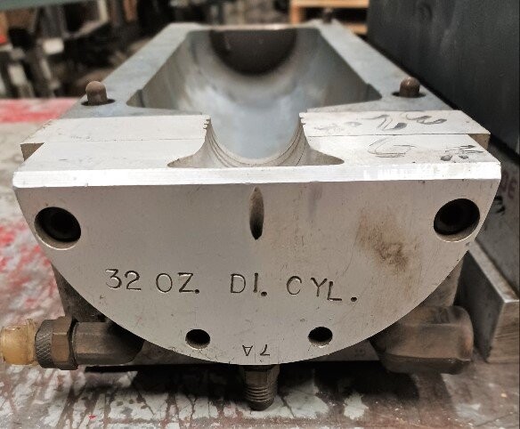 Unknown Brand Unknown Model 32oz DI-Cylinder Blow Mold - Image 2