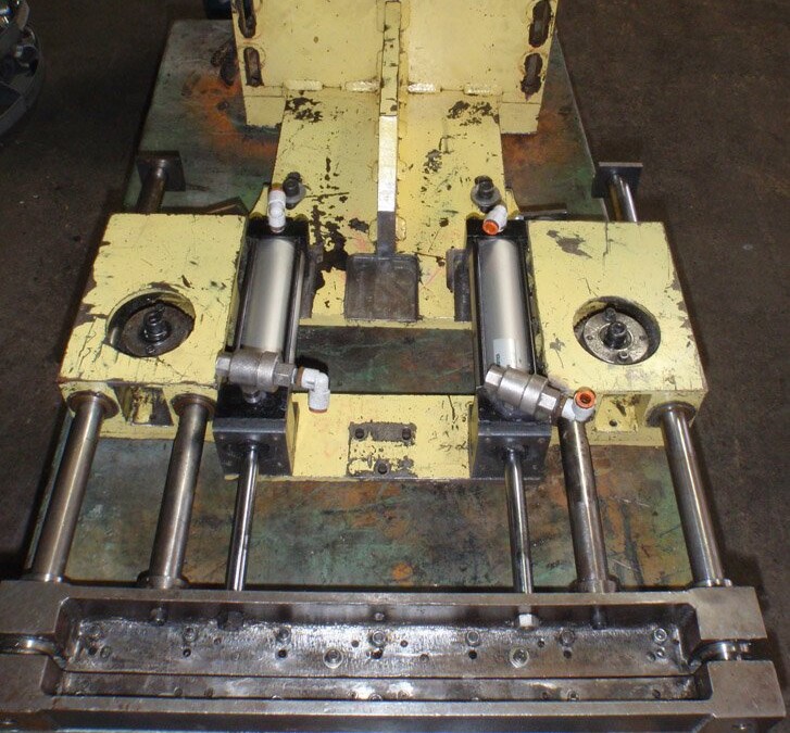 Battenfeld Fischer Unknown Model VK1 Pre-Pinch Knife Assembly