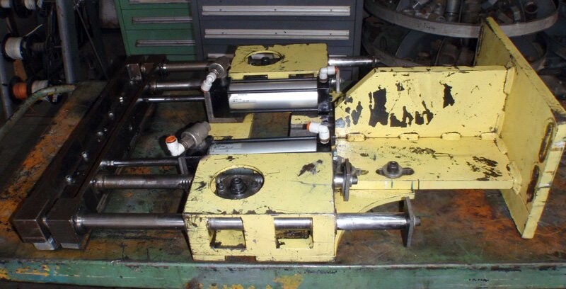 Battenfeld Fischer Unknown Model VK1 Pre-Pinch Knife Assembly - Image 2