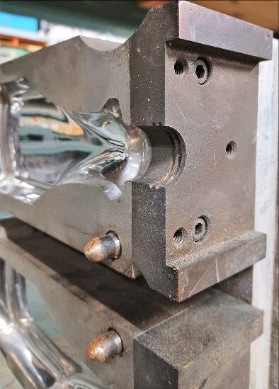 Earth Born Unknown Model 8 oz Flask Blow Mold - Image 2