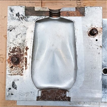 Unknown Brand Unknown Model 8 oz Oval Bottle Blow Mold - Image 2