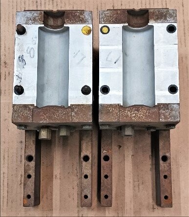 Unknown Brand 1004B 8 oz Round Bottle Blow Mold