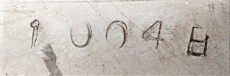 Unknown Brand 1004B 8 oz Round Bottle Blow Mold - Image 2