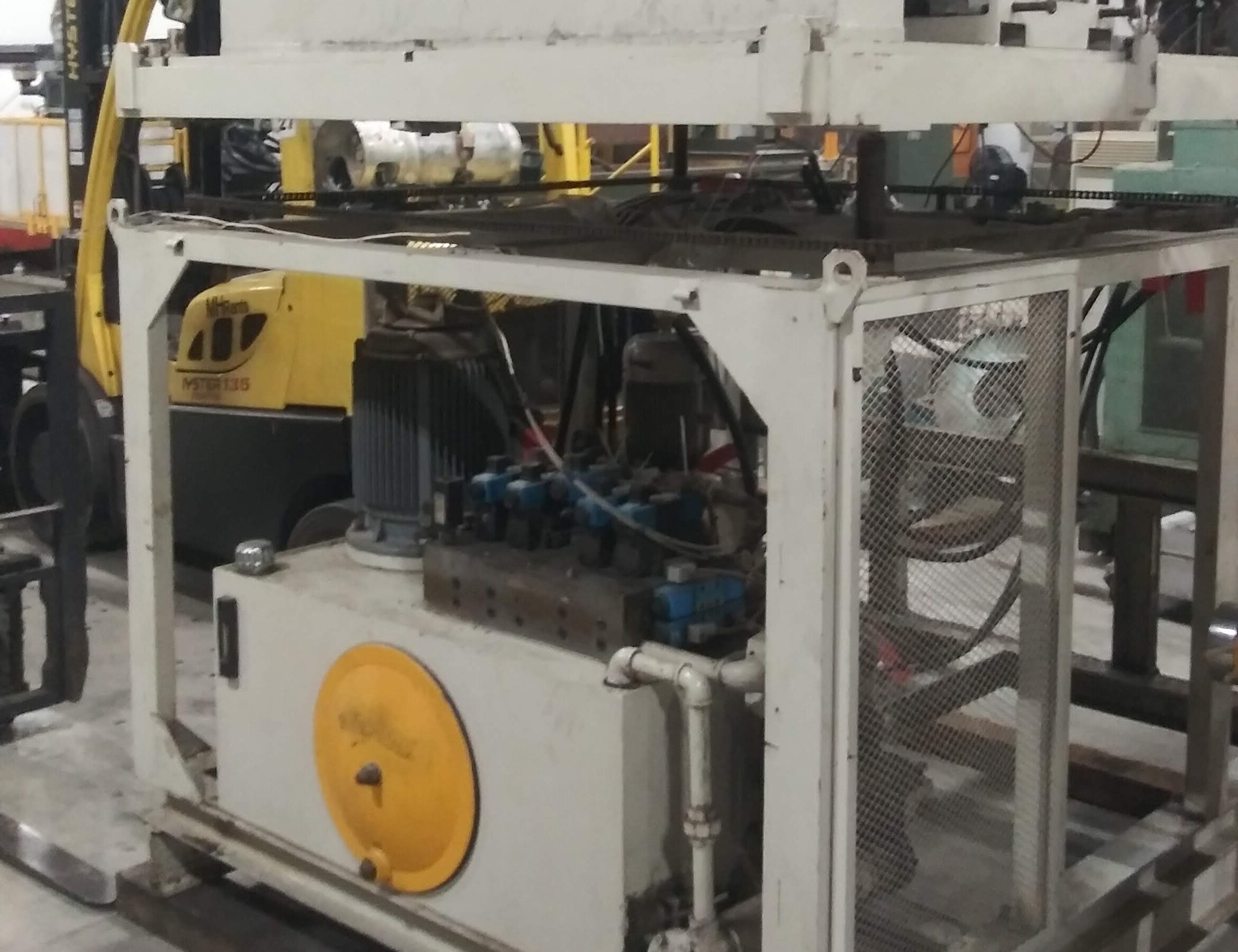 Akei AO-70SNL dual shuttle Blow Molding Machine - Image 2