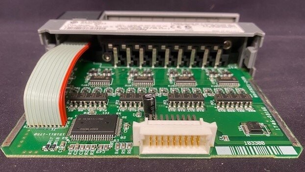 Allen-Bradley 1746-OB16E Series B SLC500 Output Module - Image 4