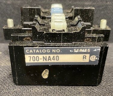 Allen-Bradley 700-NA40 Series B 4-Pole Front Deck Cartridge Contact Block - Image 2