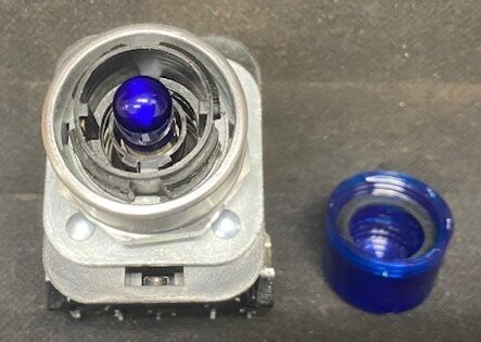 Allen-Bradley 800TC-QBH24B Blue Illuminated Push Button - Image 4