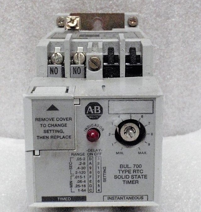 Allen-Bradley 700-RTC00100U1-A Solid State Timer