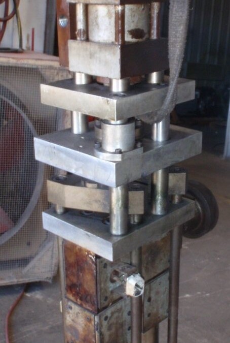 AR. ENG. 2x115mm PVC Blow Molding Head - Image 3