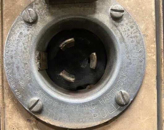 Arrow Hart Unknown Model Hart-Lock Enclosed Recessed Male Plug - Image 2