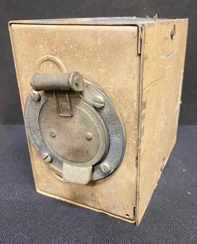 Arrow Hart Unknown Model Hart-Lock Enclosed Recessed Male Plug - Image 3