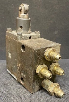 Atos DH-0231/2 Hydraulic Valve on Manifold - Image 3