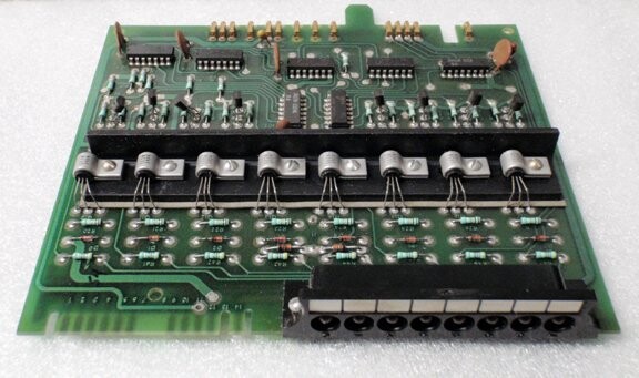 Barber-Colman A-11354 DC Output Card Board