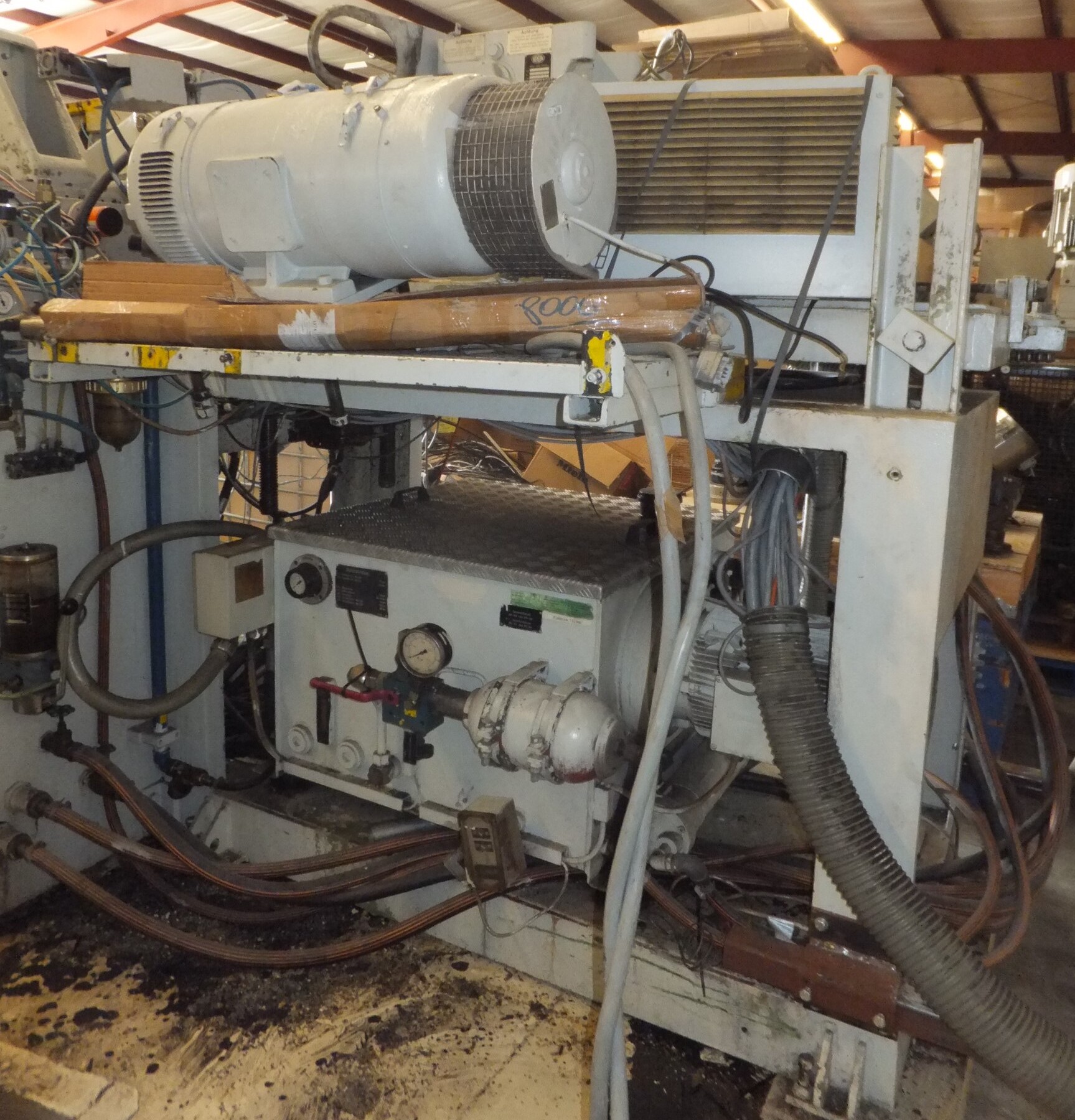 Bekum BM-303 Single Shuttle Continuous Extrusion Blow Molding Machine - Image 4