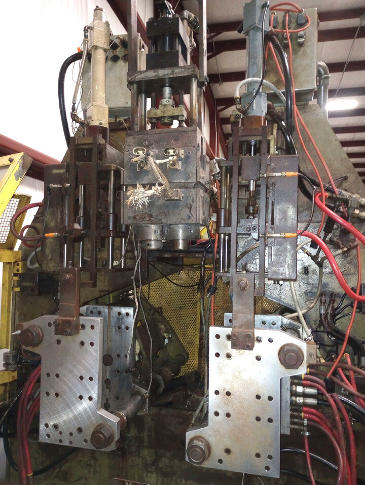 Bekum Dual Shuttle Continuous Extrusion Blow Molding Machine - Image 2