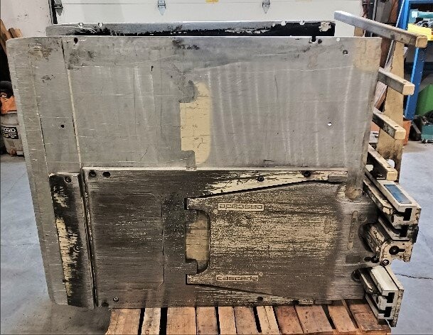 Cascade 20D-CC Forklift Clamp Attachment