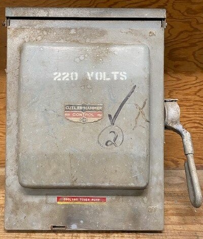 Cutler-Hammer 4131H3301 3-Pole Enclosed Safety Switch