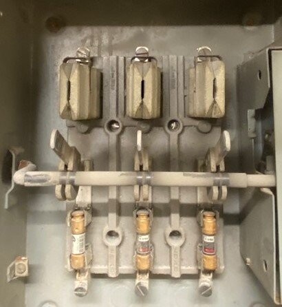 Cutler-Hammer 4131H3301 3-Pole Enclosed Safety Switch - Image 3