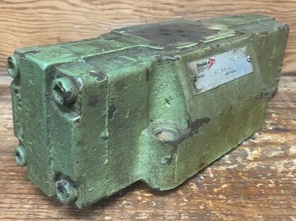 Double A QGX-06M-C-10B1 Hydraulic Valve