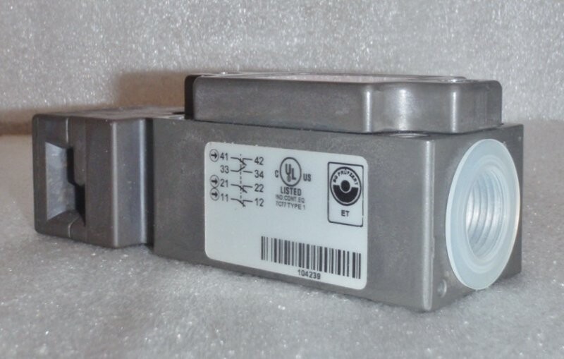 Euchner NZ1 VZ-2131E-M Safety Switch - Image 2