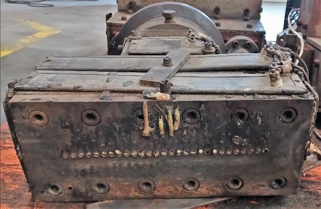 Unknown Brand Unknown Model Extrusion Machine 28 Strand Head - Image 2