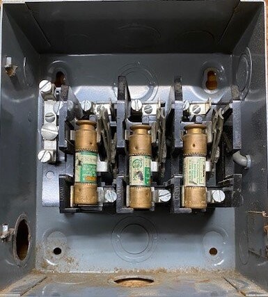 Federal Pacific 3332SN Enclosed Fusible Safety Switch - Image 3
