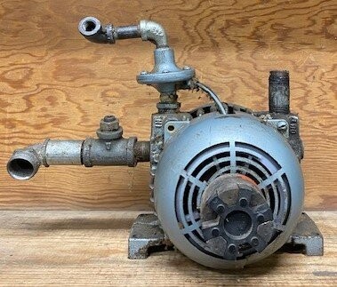 Gast 2065-V2A Rotary Valve Vacuum Pump - Image 2