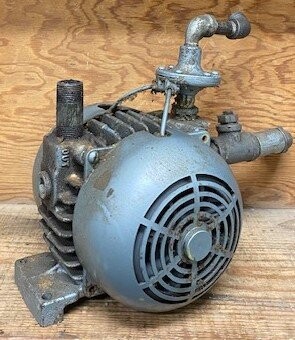 Gast 2065-V2A Rotary Valve Vacuum Pump - Image 3