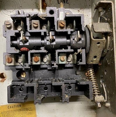GE TGN3321 Model 6 General Duty Safety Switch - Image 4