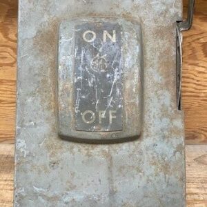 GE TGN3322 Model 2 Enclosed Safety Switch