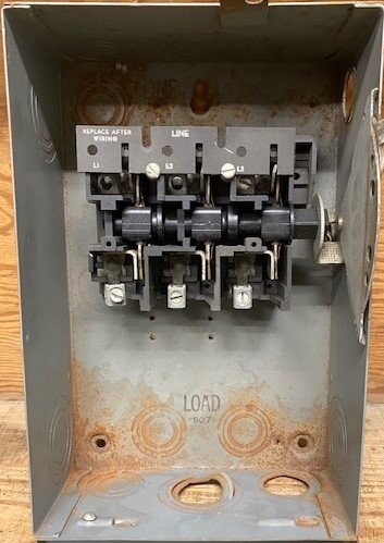GE TGN3322 Model 2 Enclosed Safety Switch - Image 2