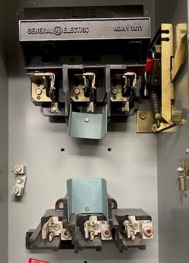 GE TH3363 Model 10 Fusible Enclosed Safety Switch - Image 4
