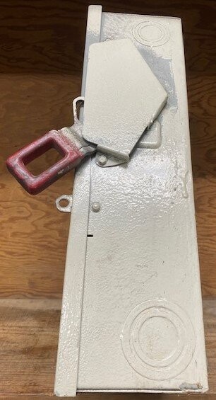 GE TH4323 Model 4 Enclosed Fusible Safety Switch - Image 2