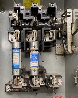 GE TH4323 Model 4 Enclosed Fusible Safety Switch - Image 4