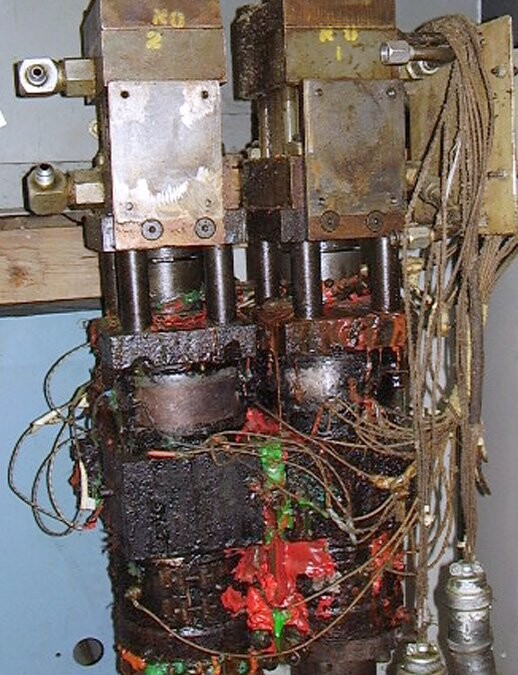 Hartig Unknown Model 2 x 6.75 inch Blow Mold Machine Head