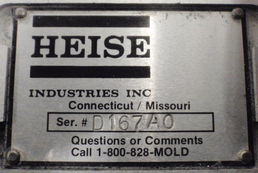 Heise Unknown Model 15 Oz Cylindrical Bottles - Image 4