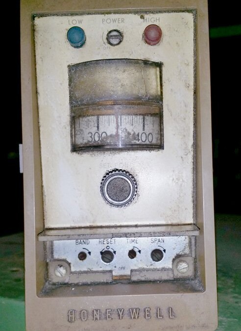 Honeywell R7272A Temperature Controller